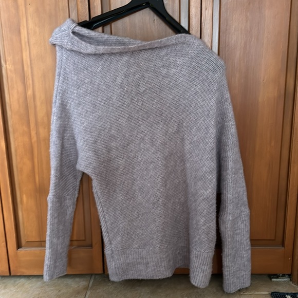 Anthropology “Moth” brand lilac sweater. - Picture 9 of 9